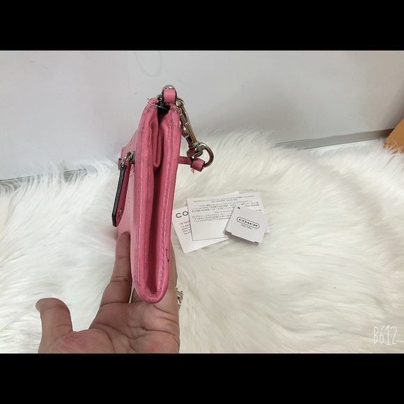 100% Authentic Coach  Zippy Wallet . - Picture 6 of 8